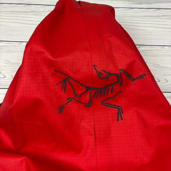 ARC’TERYX CARRIER DUFFEL 55L TRAVEL BAG WATERPROOF RED LIGHTWEIGHT PACKABLE - Picture 2 of 16